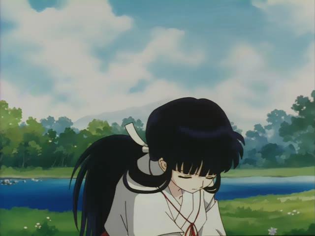 Otaku Gallery  / Anime e Manga / Inu-Yasha / Screen Shots / Episodi / 022 - Il sorriso malvagio, Kikyo tra la vita e la morte / 042.jpg